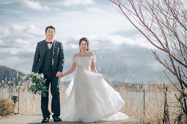 Pre-wedding photoshoot at mt fuji japan