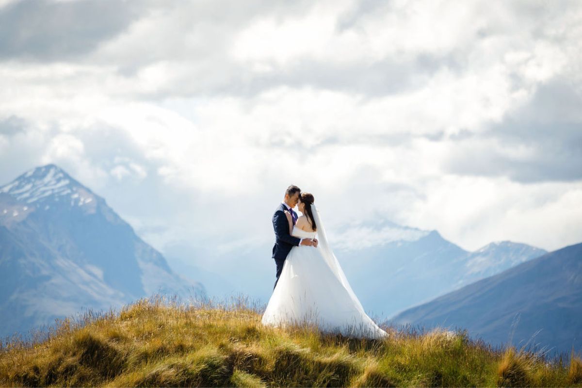 新西蘭婚纱拍攝 - 在科羅曼德峯、斯基珀斯峽谷和夏日羽扇豆的特卡波湖 by Fei on OneThreeOneFour 1