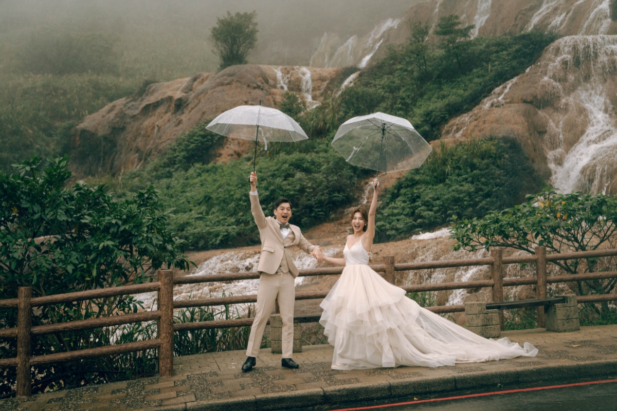 Taiwan Pre-Wedding Photoshoot Dadaocheng Golden Waterfall Jiufen Night Shoot Indoor Studio by OneThreeOneFour on OneThreeOneFour 28