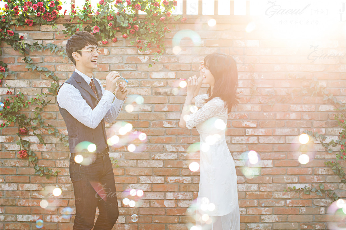 Korean Studio Pre-Wedding Photography: Floral by Gaeul Studio on OneThreeOneFour 13
