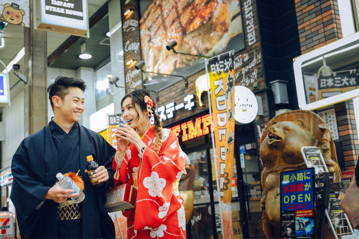 北海道街頭風格和服婚前拍攝在冬季於商店街和弥彦神社进行 by Kuma on OneThreeOneFour 7