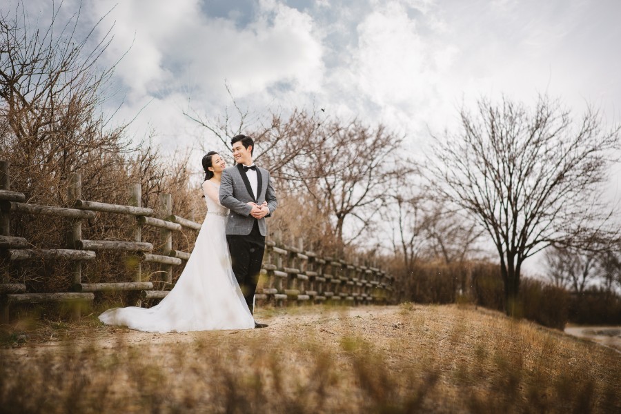 LL&ZY: Magical pre-wedding in Seoul at Haneul Park, National Folk Museum and Samcheong-dong by Junghoon on OneThreeOneFour 1