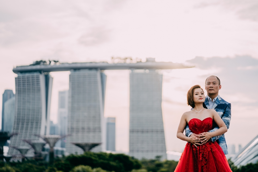Singapore Pre-Wedding Photoshoot At Gardens By The Bay, Marina Barrage and Fullerton Hotel by Michael  on OneThreeOneFour 18