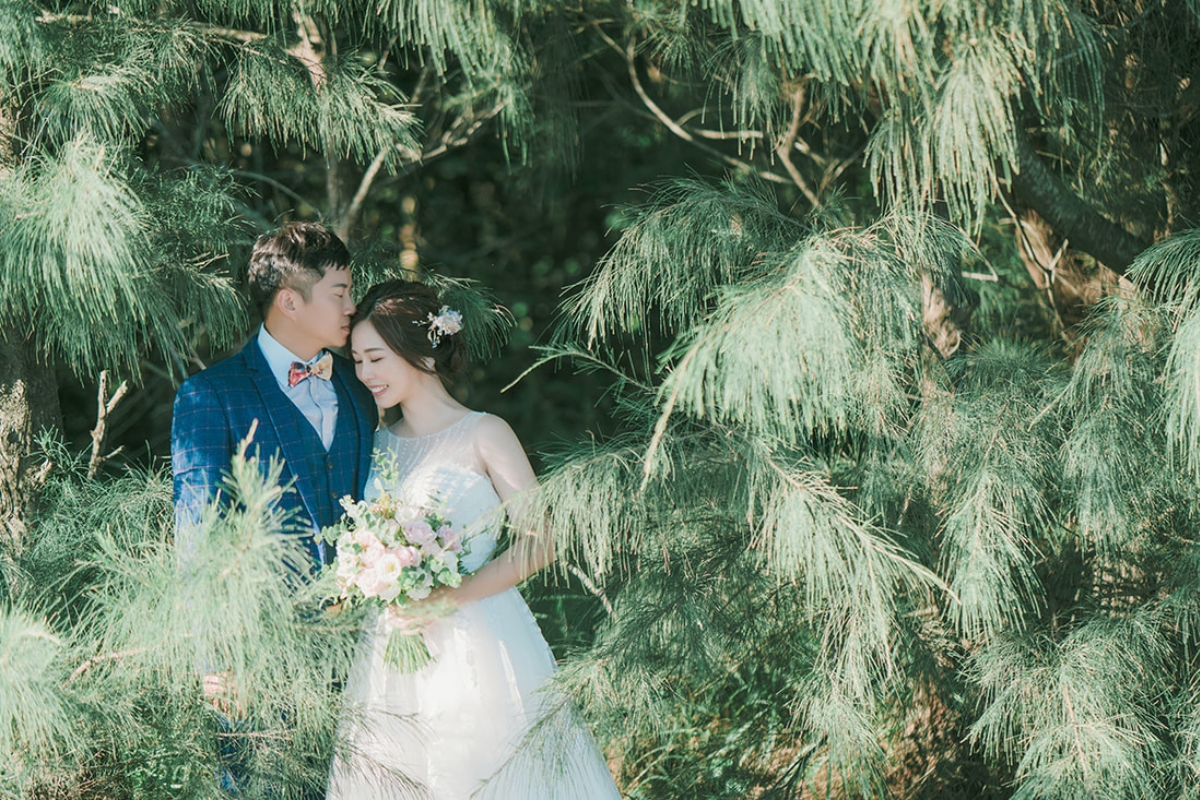 Taiwan Pre-Wedding Photoshoot Zoo Lush Greenery Beach by  on OneThreeOneFour 7