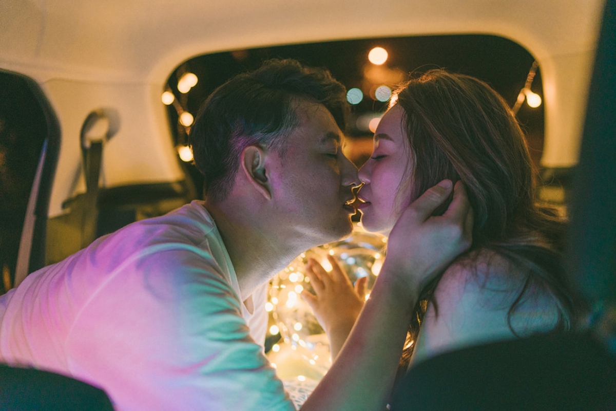 Taiwan Pre-Wedding Photoshoot Green Fields Silvergrass Sea Car Fairy Lights by  on OneThreeOneFour 25