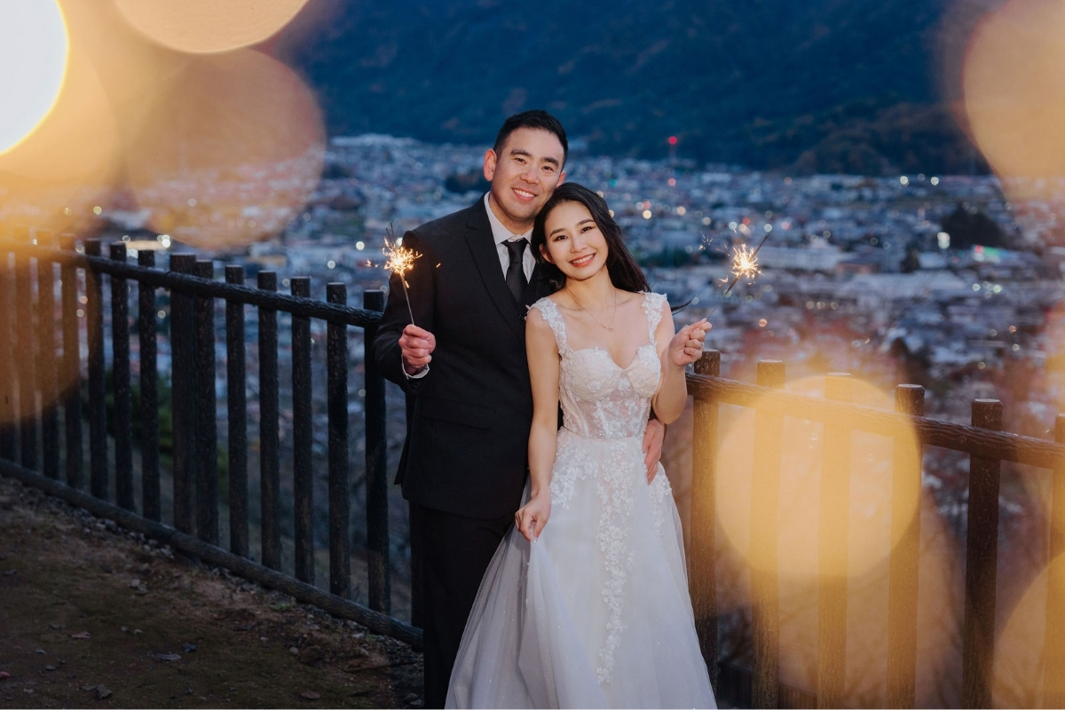 Tokyo Pre-Wedding Photoshoot with Former Yasuda Garden, Maple Corridor, and Chureito Pagoda by Dahe on OneThreeOneFour 21