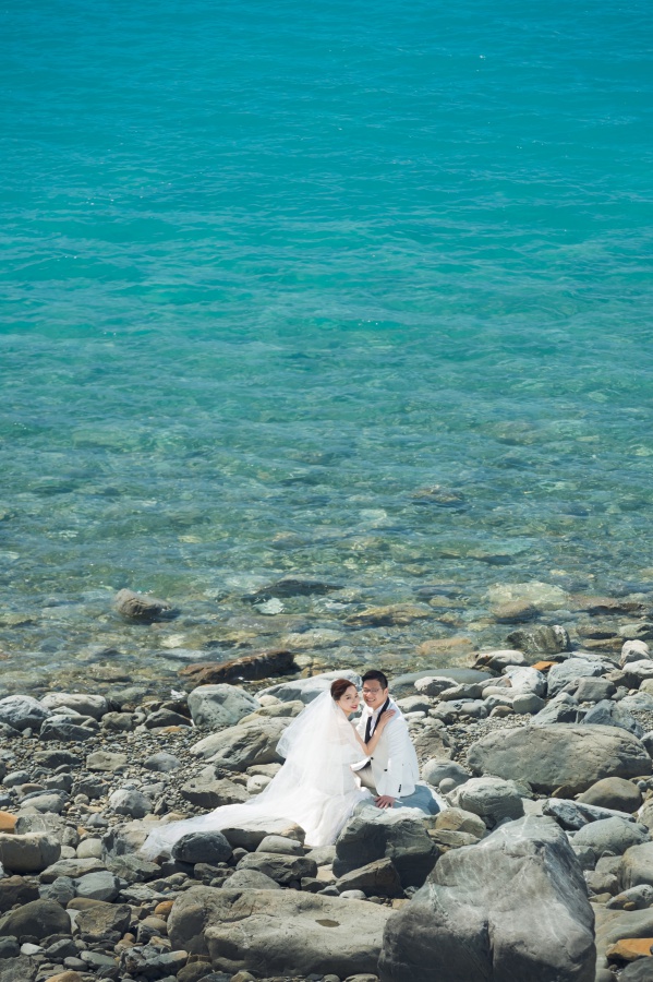 New Zealand Pre-Wedding Photoshoot At Christchurch, Lake Pukaki And Alpaca Farm  by Xing on OneThreeOneFour 17