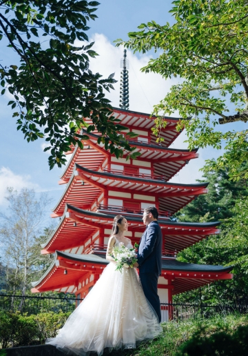 Tokyo Pre-Wedding Photoshoot with Asakusa Temple, Chureito Pagoda, Oishi Park, and Shibuya.