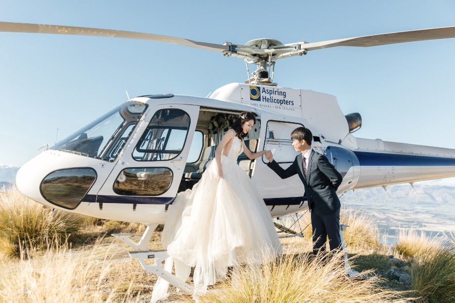 New Zealand Autumn Pre-Wedding Photoshoot with Helicopter Landing at Coromandel Peak by Felix on OneThreeOneFour 2