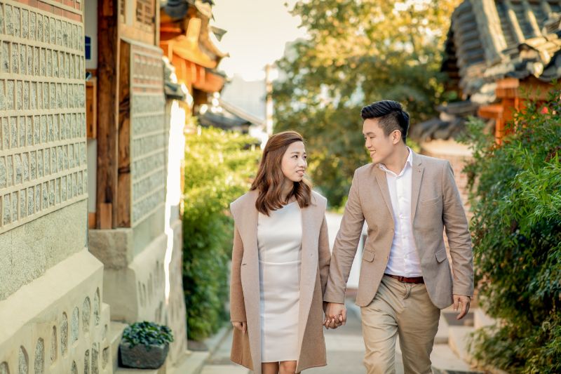 J&L: Malaysia Couple's Casual Photoshoot in Korea at Samcheong-dong by Junghoon on OneThreeOneFour 12