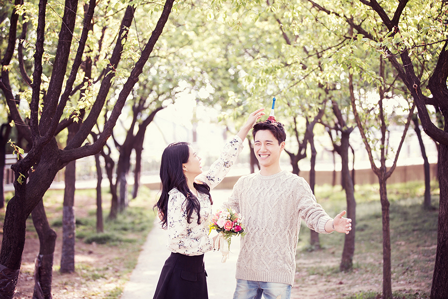 Korea Casual Couple Photoshoot At Seonyudo Park In Spring by Junghoon on OneThreeOneFour 12