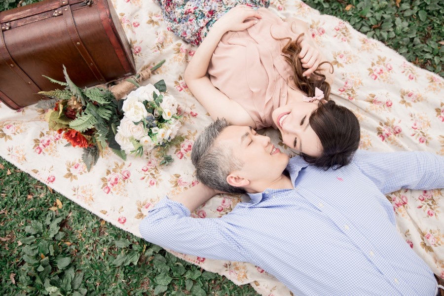 Taiwan Studio Pre-Wedding And Outdoor Photoshoot At The Park  by Doukou  on OneThreeOneFour 11