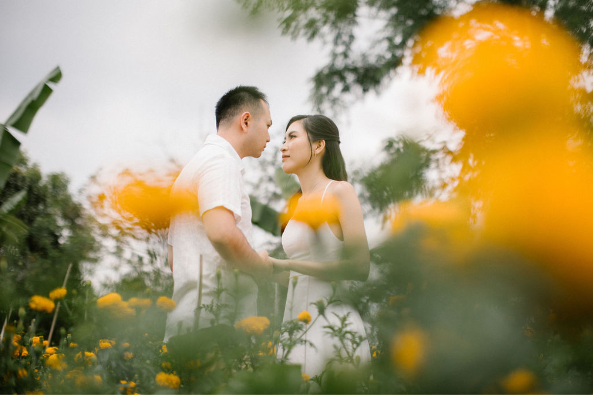 Bali Prewedding Photoshoot At Mount Batur Pinggan Viewpoint, Marigold Field, Pine Forest and nyanyi beach by Cahya on OneThreeOneFour 18