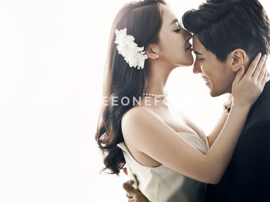 White | Korean Pre-wedding Photography by Pium Studio on OneThreeOneFour 30