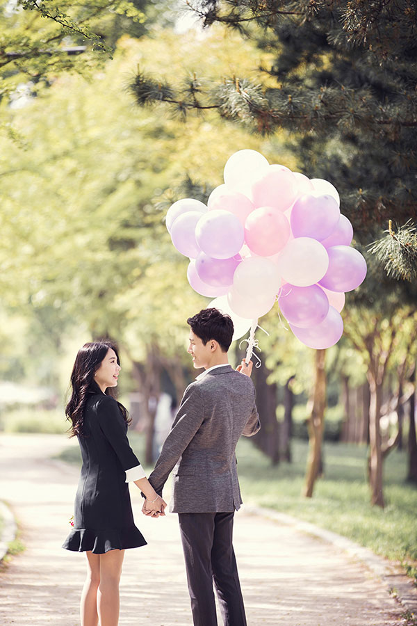 Korea Casual Couple Photoshoot At Seonyudo Park In Spring by Junghoon on OneThreeOneFour 7