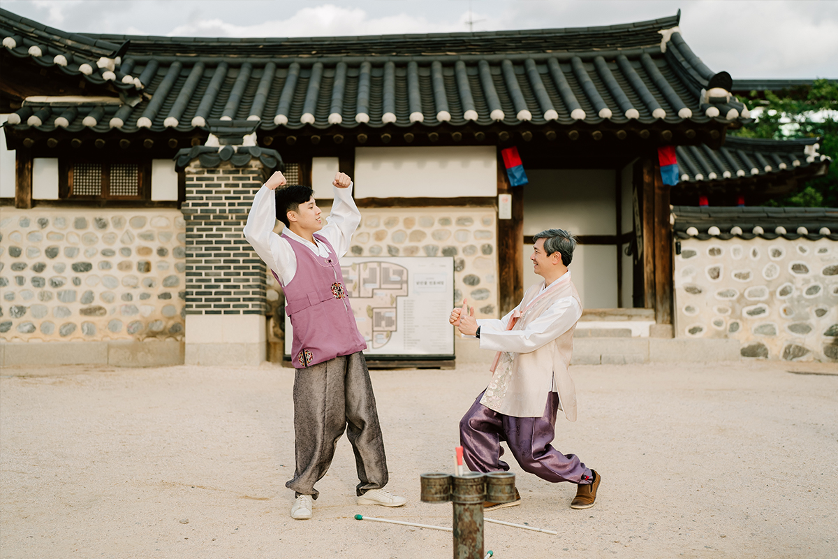Korea Hanbok Family Photoshoot in Namsangol Hanok Village by Jungyeol on OneThreeOneFour 9