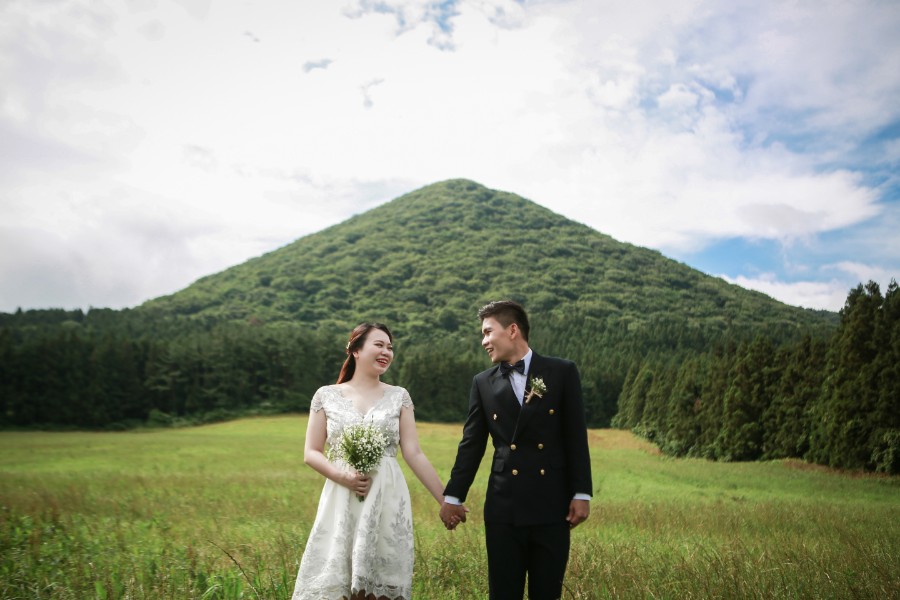 Nature-Inspired Jeju Island Summer Prewedding with Oreum  by Byunghyun on OneThreeOneFour 3