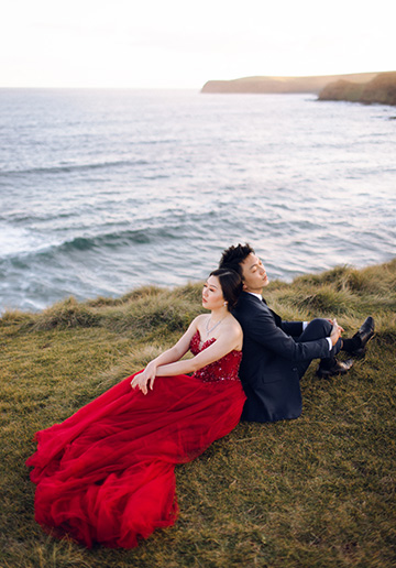 Melbourne Pre-wedding Photoshoot at St Patrick's Cathedral, Flinders Street Railway Station & Flinders Cliffs