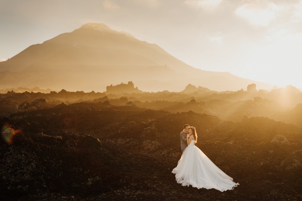 Bali Pre-wedding with Balinese Temple, Chapel and Mountain Scenes by Hendra on OneThreeOneFour 3