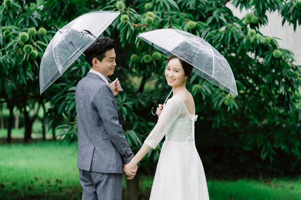 Korea Couple Pre-Wedding Photoshoot At Seonyundo Park, Seoul by Jungyeol on OneThreeOneFour 10