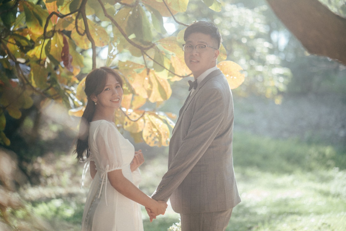 Taiwan Pre-Wedding Photoshoot Autumn Garden Scenic Nature  by  on OneThreeOneFour 2