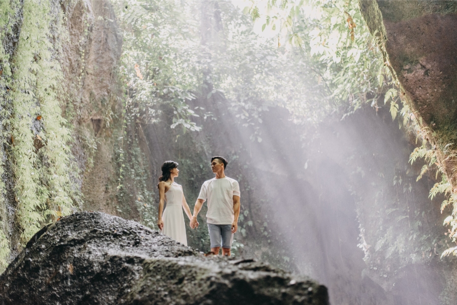 A&W: Bali Full-day Pre-wedding Photoshoot at Cepung Waterfall and Balangan Beach by Agus on OneThreeOneFour 25