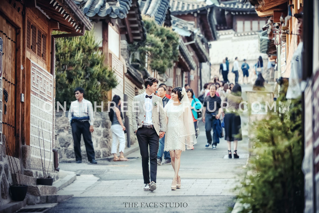 Korean Studio Pre-Wedding Photography: Han River, Insadong, Bukchon Hanok Village (Outdoor) by The Face Studio on OneThreeOneFour 7