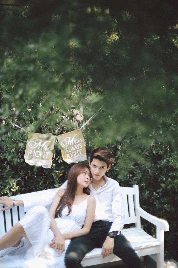 Thailand Bangkok Pre-Wedding Photoshoot At Outdoor Studio Set  by Chayut  on OneThreeOneFour 4