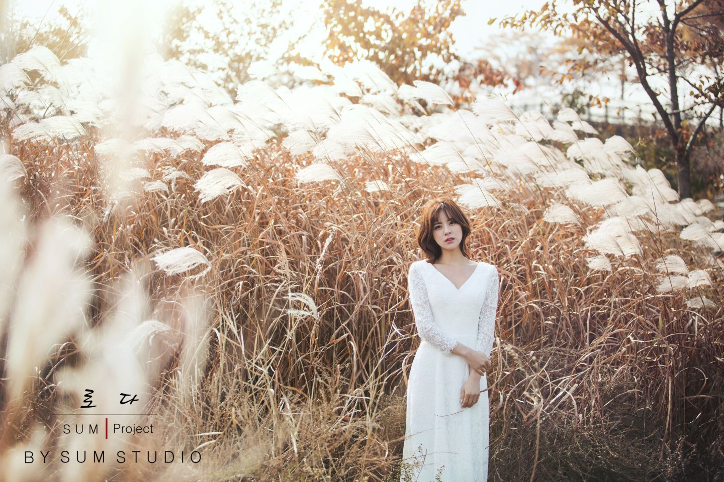 Korea Wedding Outdoor Photography in Autumn with Mapletrees (NEW) by SUM Studio on OneThreeOneFour 8