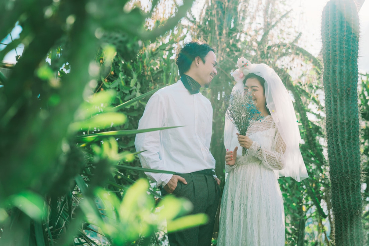 Taiwan Pre-Wedding Photoshoot Zoo Vintage Couple Outfit Streets Retro Vibes by  on OneThreeOneFour 13