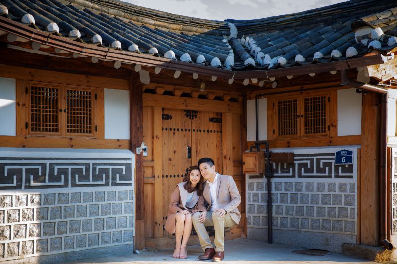 J&L: Malaysia Couple's Casual Photoshoot in Korea at Samcheong-dong by Junghoon on OneThreeOneFour 25