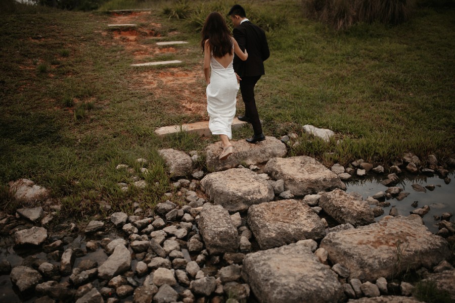 B & H - Singapore Outdoor Pre-Wedding at Jurong Lake Gardens & Back Alleys by Chan on OneThreeOneFour 11