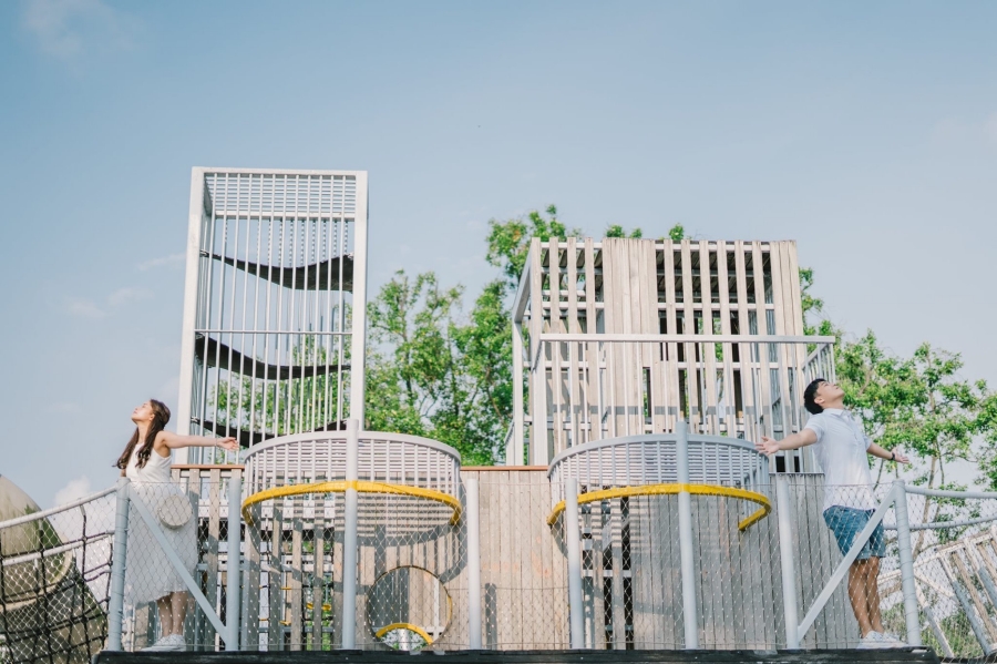 Singapore Casual Pre-Wedding Photoshoot At Neighbourhood Playground And Beach by Sheereen on OneThreeOneFour 5