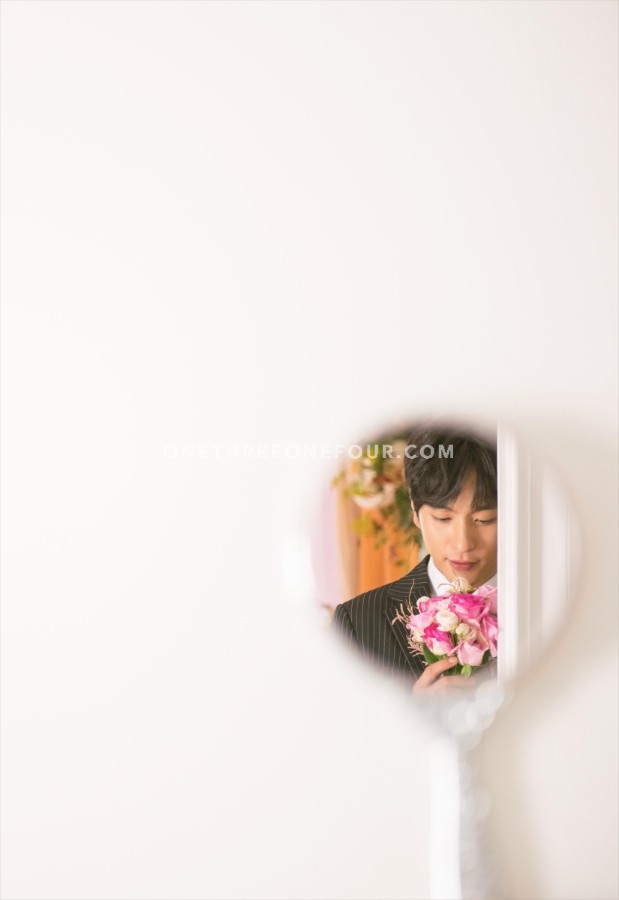 Gravity Studio Simple and Elegant Pre-Wedding Concept = Korean Studio Pre-Wedding by Gravity Studio on OneThreeOneFour 40