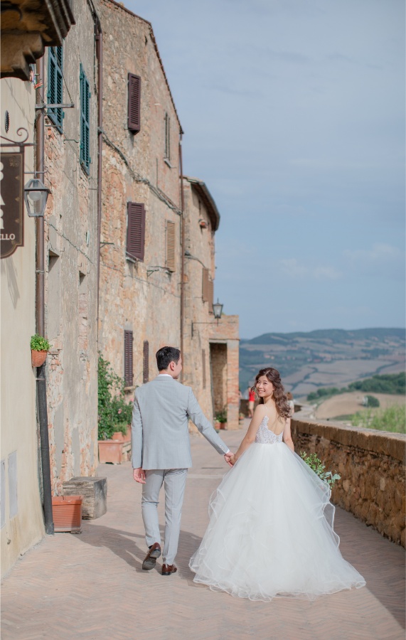 Italy Tuscany Prewedding Photoshoot at San Quirico d'Orcia  by Katie on OneThreeOneFour 5