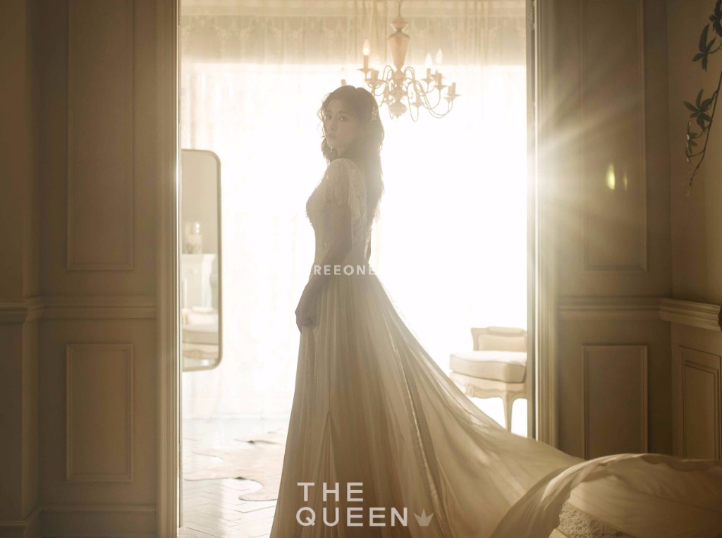 The Queen | Korean Pre-wedding Photography by RaRi Studio on OneThreeOneFour 13