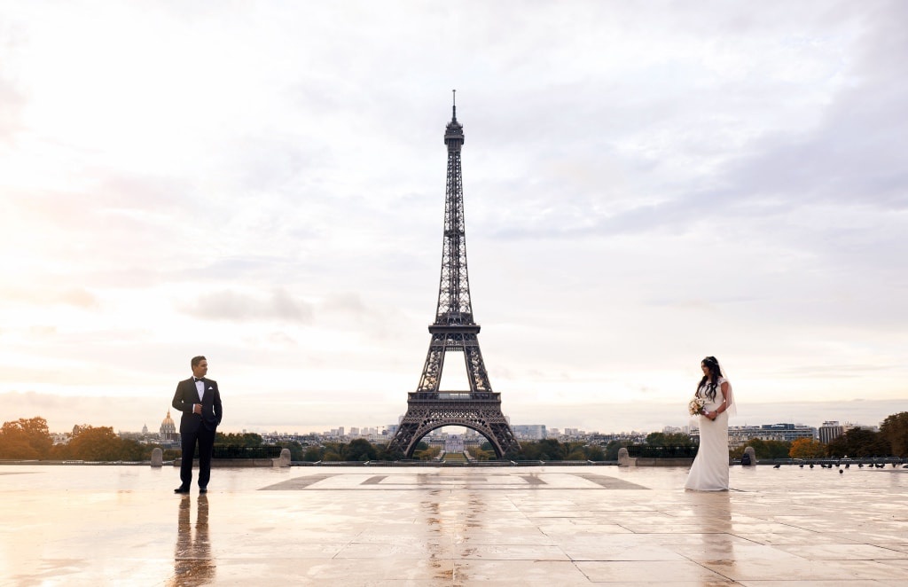 Paris Outdoor Pre-Wedding Photoshoot At Eiffel Tower And Pont Alexander III by Arnel  on OneThreeOneFour 0