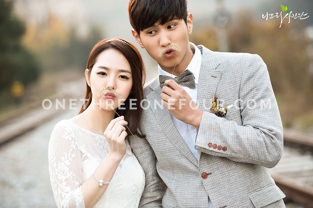Korean Studio Pre-Wedding Photography: Autumn (Outdoor) by Nadri Studio on OneThreeOneFour 36
