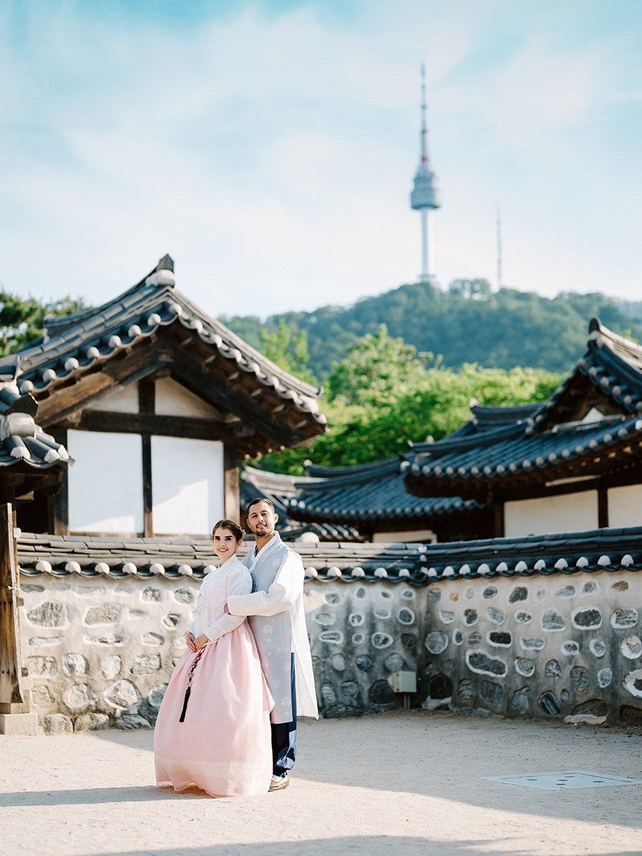 Korean Couple Hanbok Photoshoot for Foreigners by Jungyeol on OneThreeOneFour 11