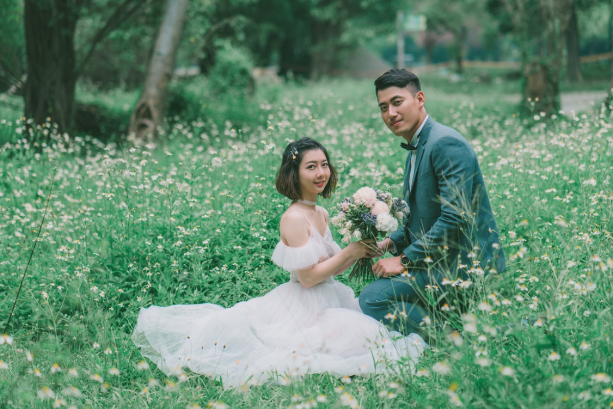 Taiwan Pre-Wedding Photoshoot Abandoned Estate Blue House Gardens by  on OneThreeOneFour 40