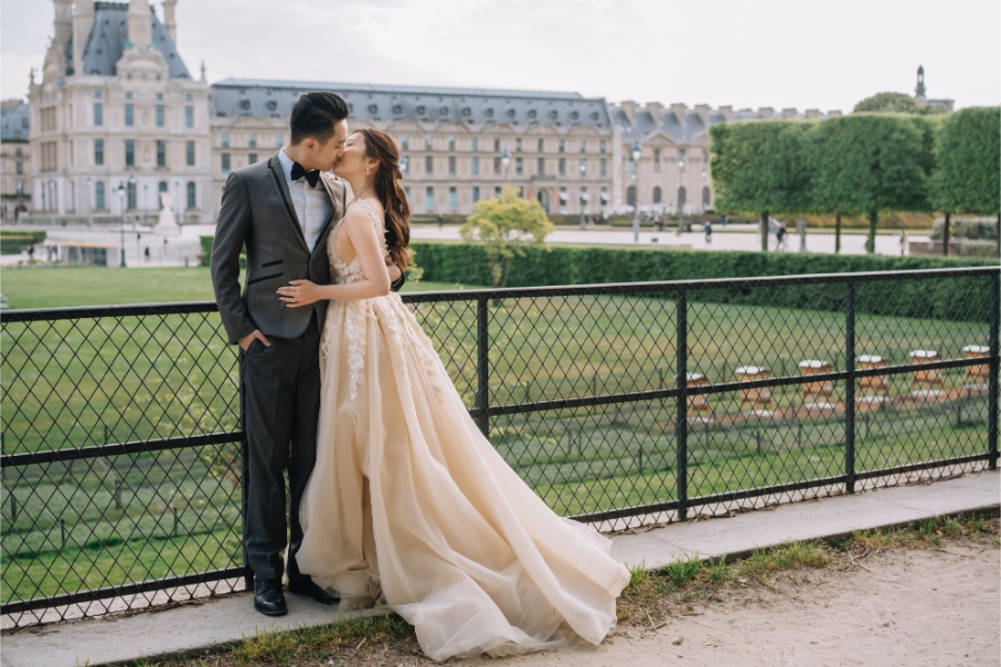 A&K: Canadian Couple's Paris Pre-wedding Photoshoot at the Louvre  by Vin on OneThreeOneFour 23