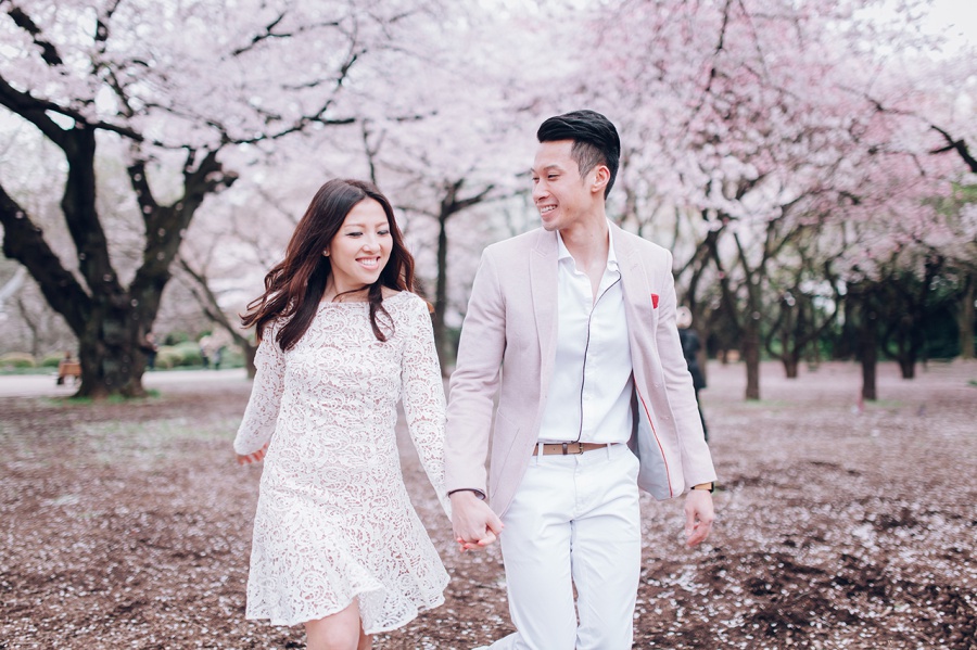 Japan Tokyo Casual Couple Honeymoon Photoshoot At Shinjuku Gyoen During Cherry Blossom Season by Lenham on OneThreeOneFour 2