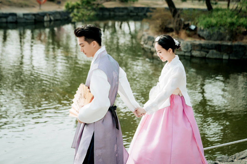 Korea Hanbok Pre-Wedding Photoshoot At Namsangol Hanok Village  by Jungyeol  on OneThreeOneFour 18