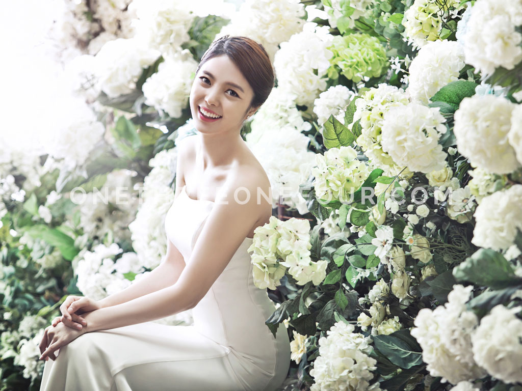 Floral | Korean Pre-wedding Photography by Pium Studio on OneThreeOneFour 3