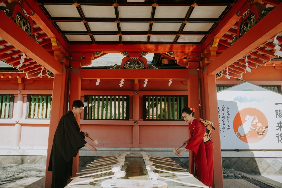 B&K: Pre-wedding with Mt Fuji and traditional Japanese house in kimonos by Ghita on OneThreeOneFour 3