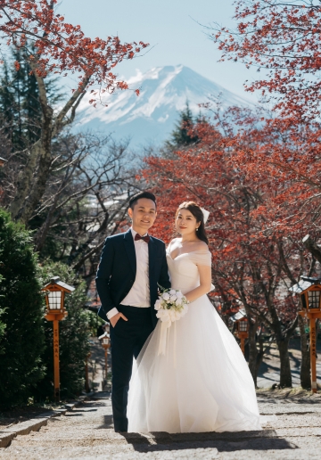 Tokyo Pre-Wedding Photoshoot with Chureito Pagoda, Lake Kawaguchiko, and Lawson Mt. Fuji