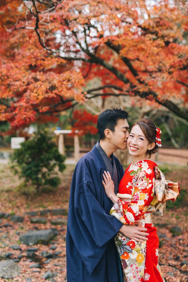 Japan Kyoto Autumn Higashiyama Kimono Prewedding Photoshoot by Shu Hao on OneThreeOneFour 17