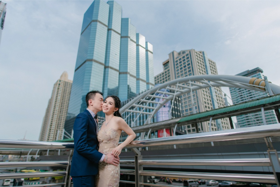 Bangkok Chong Nonsi and Chinatown Prewedding Photoshoot in Thailand by Sahrit on OneThreeOneFour 30