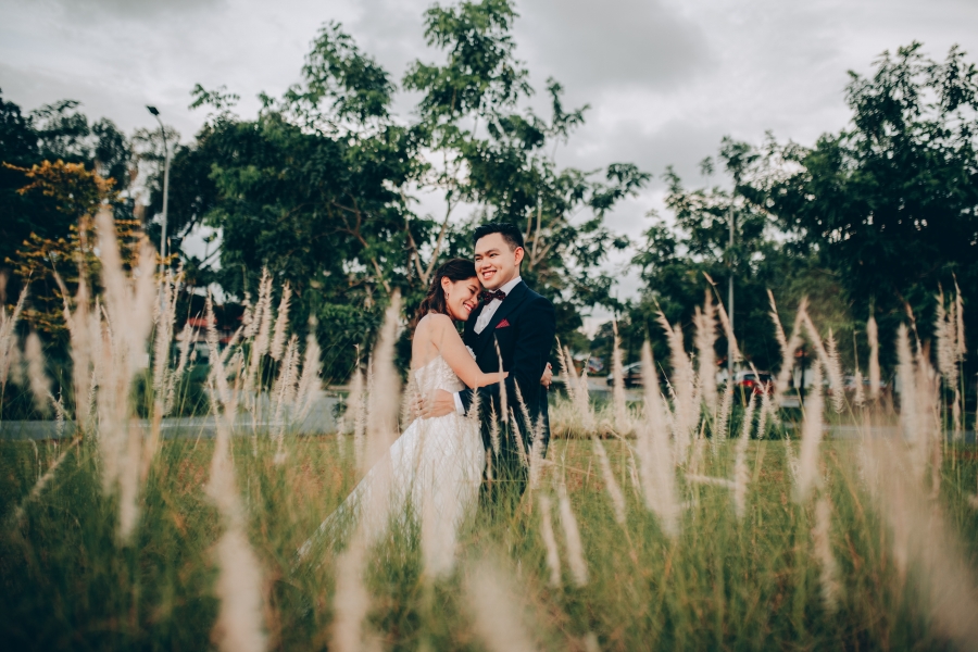 Singapore Pre-Wedding Photoshoot At Seletar Airport And Colonial Houses by Chia on OneThreeOneFour 25