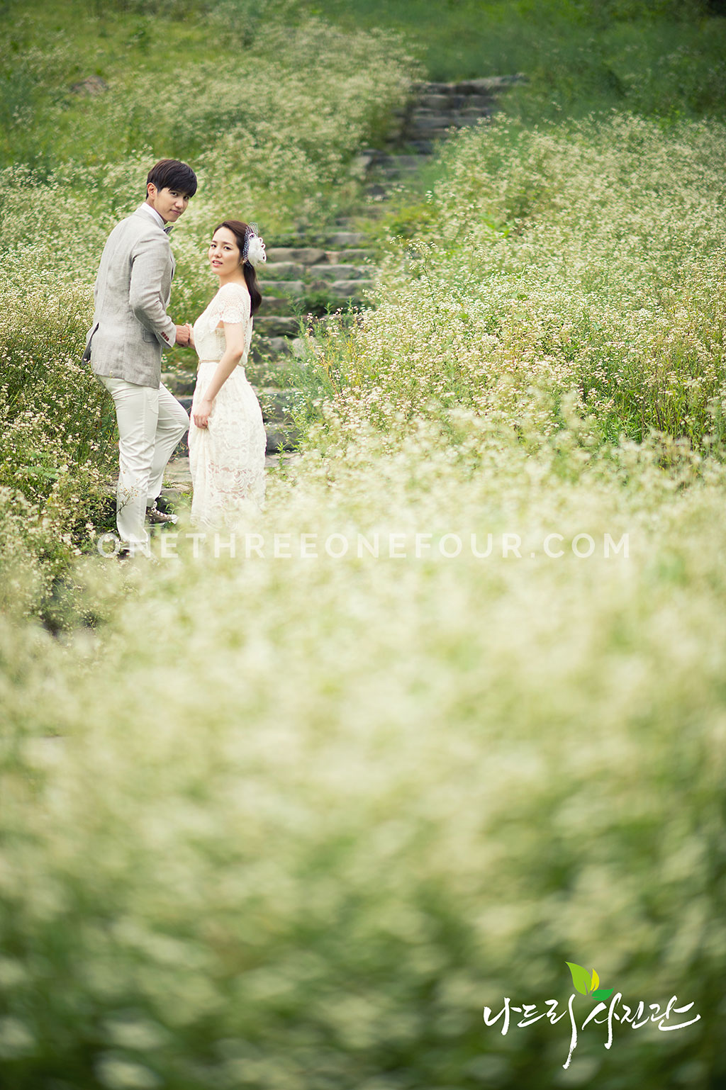 Korean Studio Pre-Wedding Photography: Green Fields by Nadri Studio on OneThreeOneFour 7